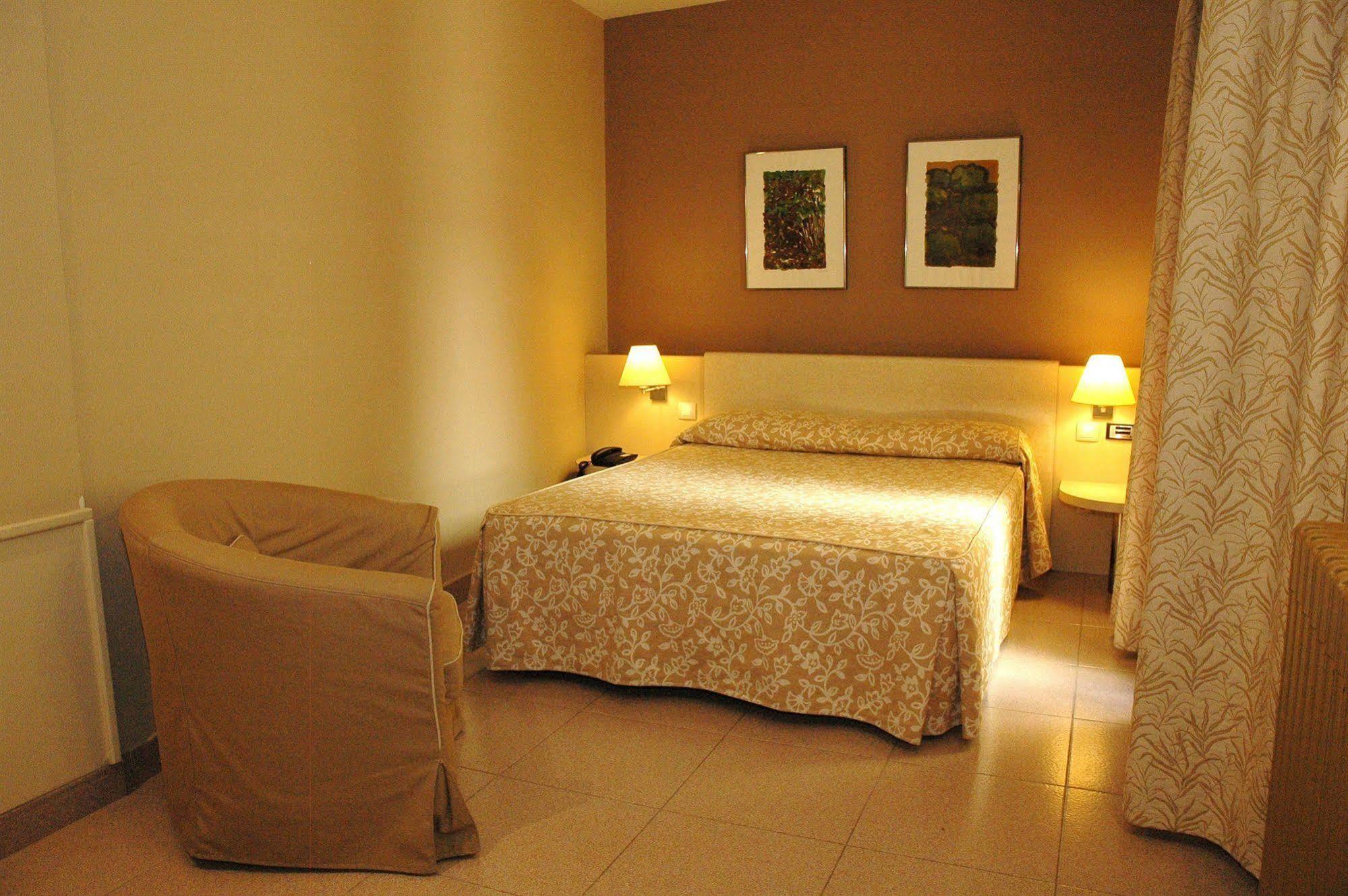 Hotel Rio Arga Zaragoza Luaran gambar